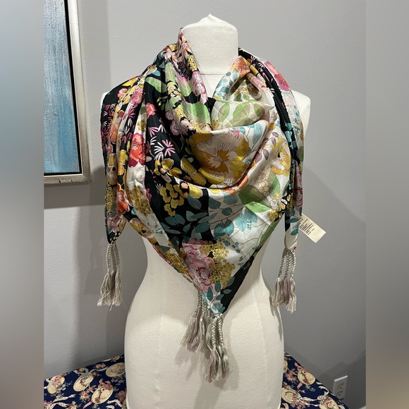 JW Johnny Was Silk Scarf NWT ! 12 Tassels! - Picture 2 of 3